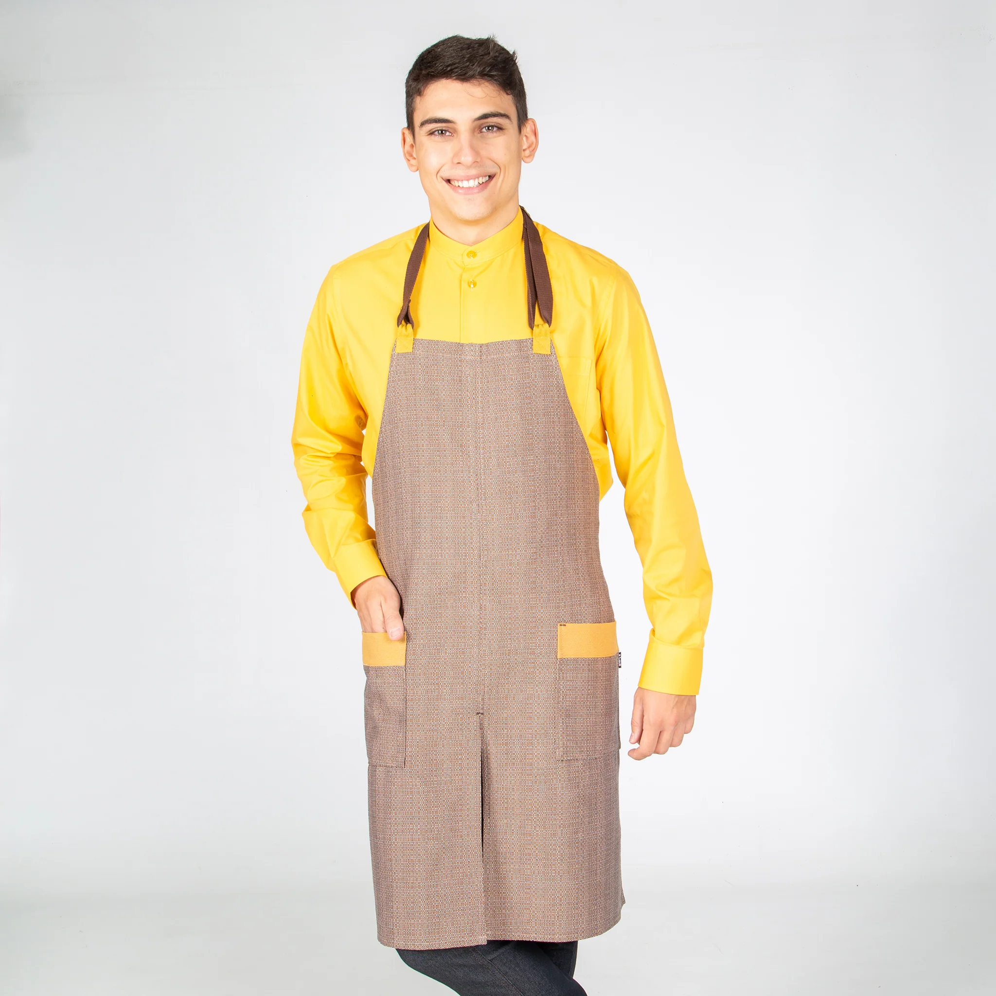 DELANTAL CON PETO CHOCOLATE TIRANTE 2 COLORES 82X72 CM - Image 5