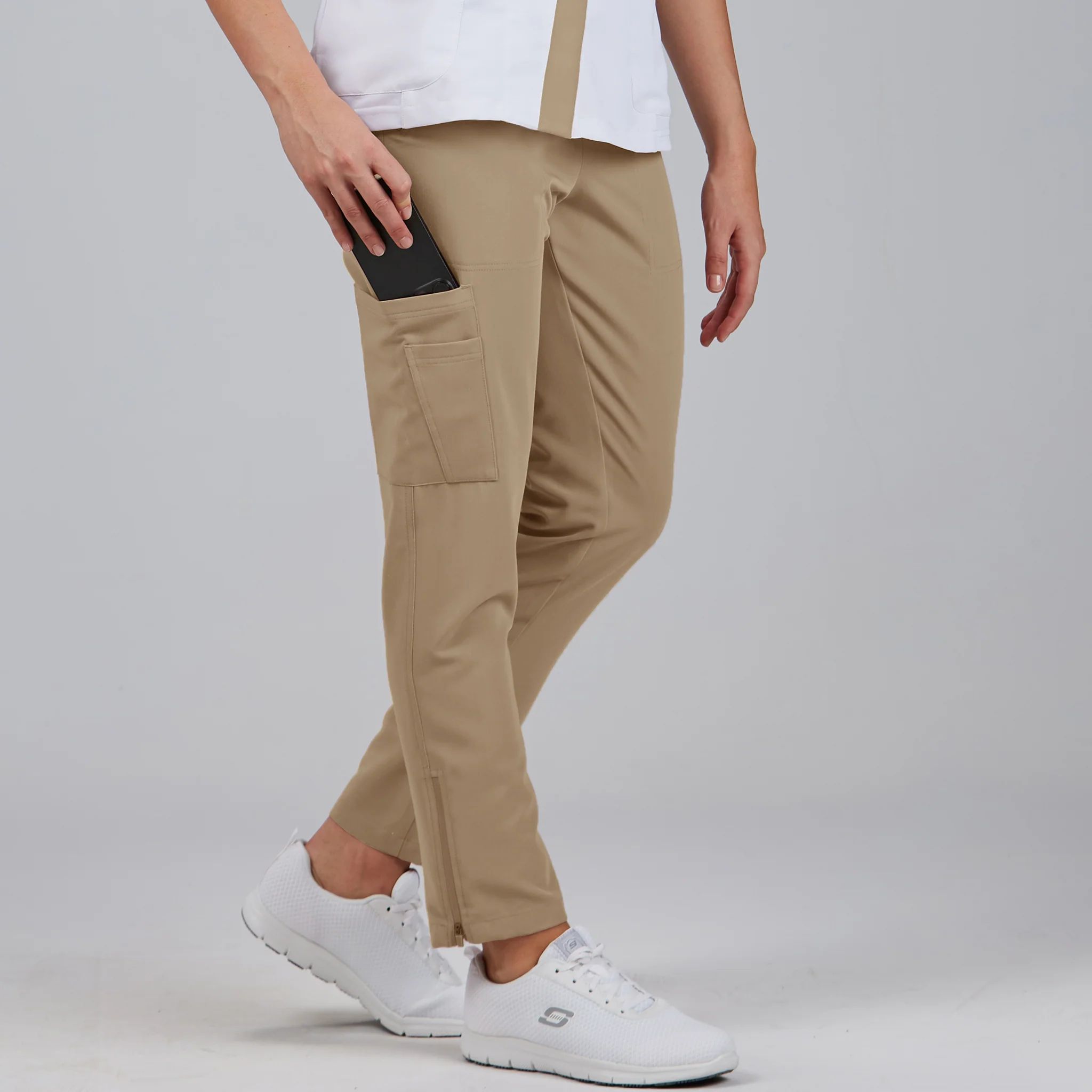 PANTALON MUJER CREMALLERA EN BAJOS - Image 17